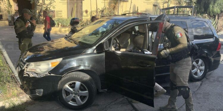 Hallan camioneta implicada en robo ocurrido en Loma Verde