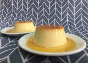 Flan de maicena sin horno, cremoso y con sabor a vainilla