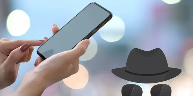 ¿Cómo saber si te espían por la cámara del celular y qué hacer para evitarlo?