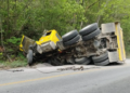 Vuelca camión materialista en carretera libre Valles-Tampico