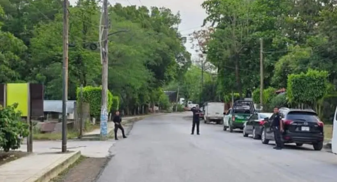 Camionero muere prensado en el acceso a Aquismón