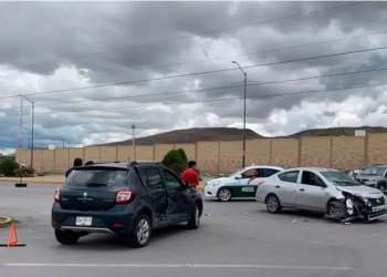 Accidente frente a la Fenapo causa únicamente daños materiales