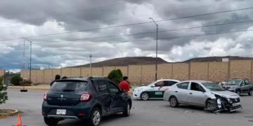 Accidente frente a la Fenapo causa únicamente daños materiales