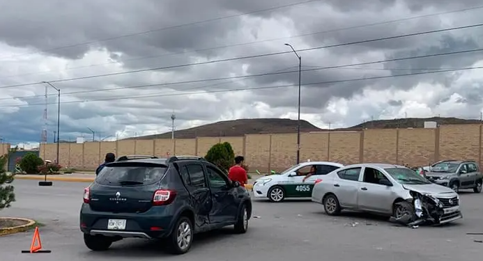Accidente frente a la Fenapo causa únicamente daños materiales