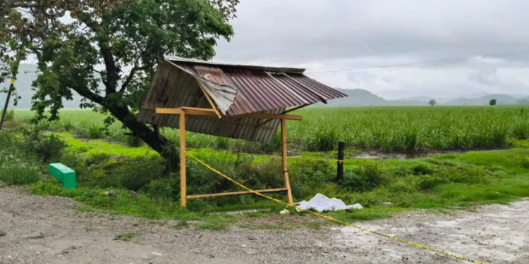 Abandonan cuerpo de un hombre sobre la carretera Valles-El Naranjo