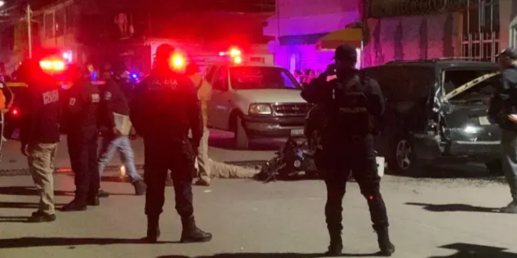 Motociclista impacta contra una camioneta en la zona de Sauzalito