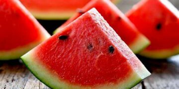 ¿Por qué no es recomendable comprar fruta cortada en el supermercado?