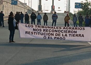 Protesta de ejidatarios de Villa de Arriaga provoca cierre en la autopista 80D