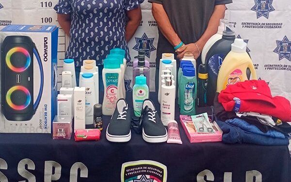 Policía detiene a pareja señalada por robo de aproximadamente seis mil pesos en tienda