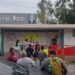VIDEO | Padres de familia bloquean acceso a la escuela Elfego Reyes Medina por inconformidades