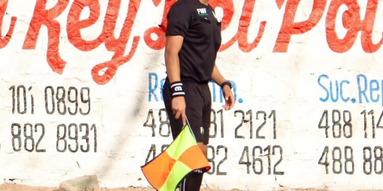 Orgullo camelense debuta como árbitro en competencia nacional