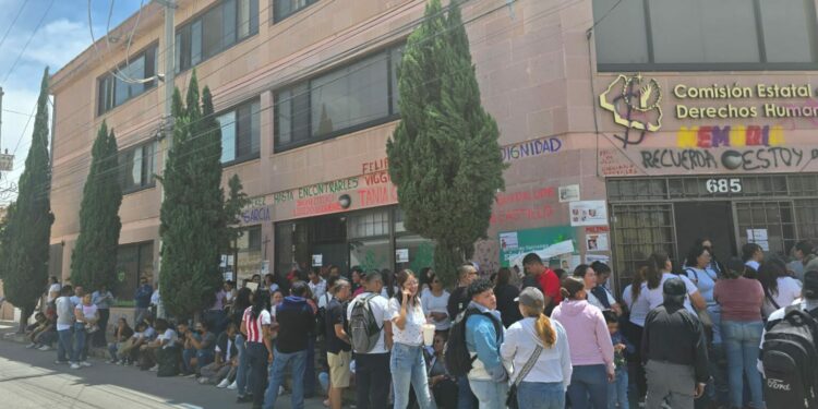 Empleados protestan ante la CEDH por presuntas irregularidades en el reparto de utilidades