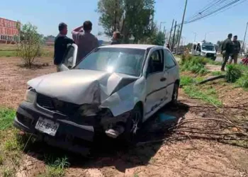 Accidente vial en lateral de carretera a México deja sólo daños materiales