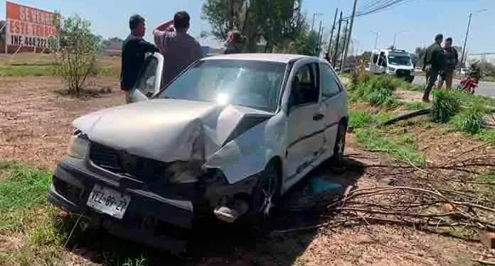 Accidente vial en lateral de carretera a México deja sólo daños materiales