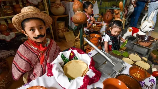 Día de las Mulas en México 2025: por qué los niños se visten de inditos