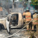 Camioneta de la CFE se incendia por falla mecánica; fue pérdida total