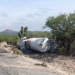 Volcadura de tráiler con cisterna en Tanquecito de Mendoza moviliza a Protección Civil