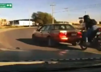 Persecución termina en accidente y conato de bronca en Periférico Oriente