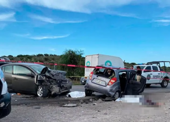 Dos muertos y cuatro lesionados deja choque en carretera a Rioverde