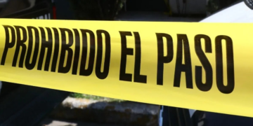 Hallan a dos hombres ejecutados y embolsados en la carretera a México