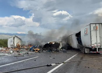 Choque e incendio entre dos tráilers en carretera a Matehuala deja un lesionado
