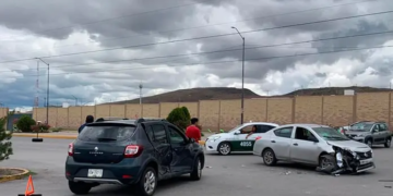 Accidente vial frente a la Fenapo deja solo daños materiales