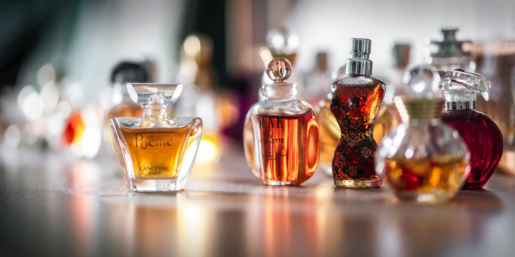 Por qué el aroma del perfume desaparece más rápido en verano