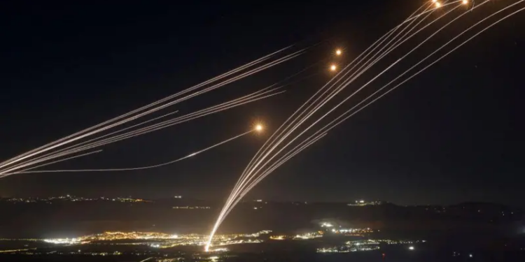 El Domo de Hierro y la Honda de David: cómo es el sofisticado sistema de defensa aérea de Israel que Irán ha logrado superar