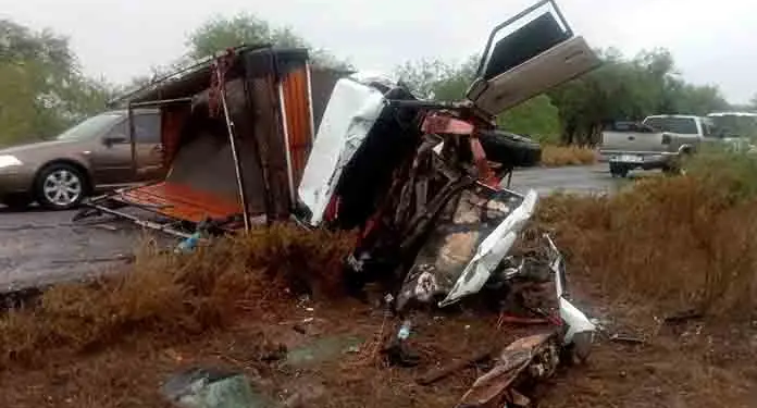 Choque entre dos camionetas deja cuatro heridos graves en la carretera Rioverde-Cerritos