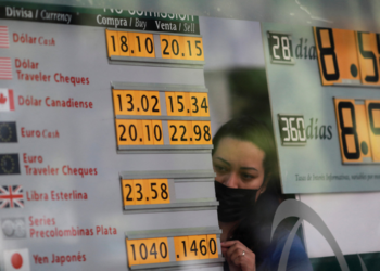 Peso mexicano se deprecia ante avance global del dólar por tensión internacional con Irán