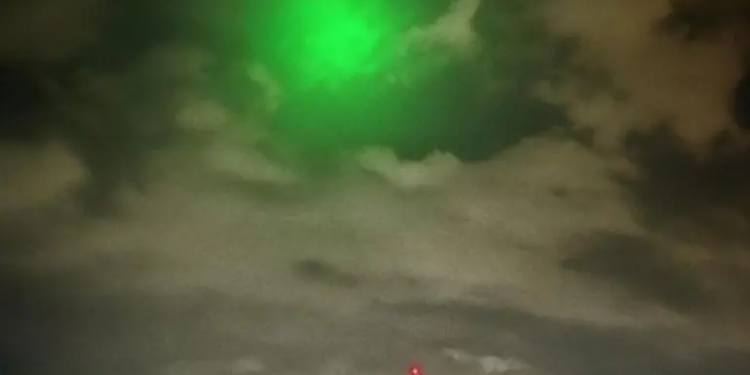 ¿Ovnis? Aparecen luces verdes en el cielo de Tampico, Tamaulipas
