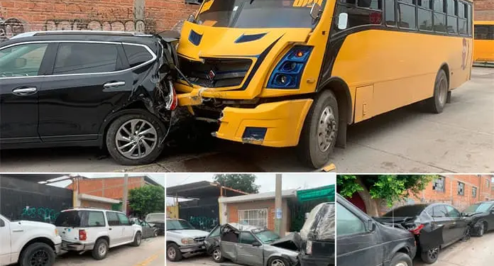 Camión urbano causa carambola y deja seis vehículos dañados en la colonia Industrial Mexicana