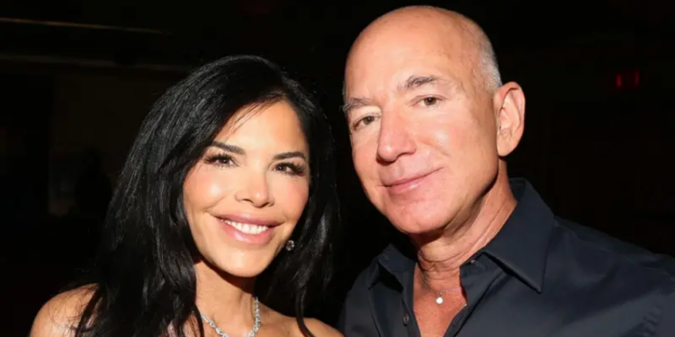Quién es Lauren Sánchez, la periodista de origen mexicano cuya fastuosa boda con Jeff Bezos en Venecia despierta polémica