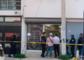 Hombre muere y dos más resultan heridos tras agresión con armas de fuego en barbería