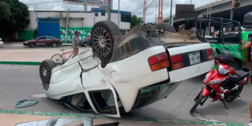 Cinco lesionados y fuerte choque deja volcadura en la carretera a Matehuala