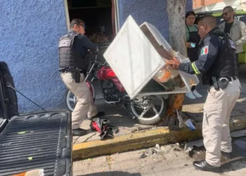 Choque en la colonia Niños Héroes deja solo daños materiales