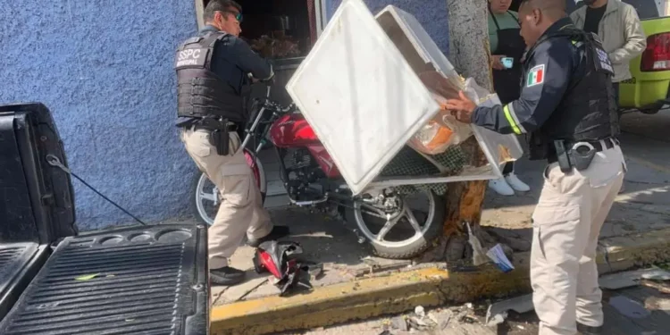Choque en la colonia Niños Héroes deja solo daños materiales