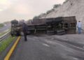 Accidente: tráiler se vuelca en la 57, próximo a Santa María