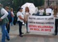 VIDEO| Maestros jubilados protestan fuera de Palacio de Gobierno