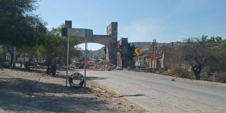 Habitantes de Tierra Nueva exigen que se abra entrada al municipio