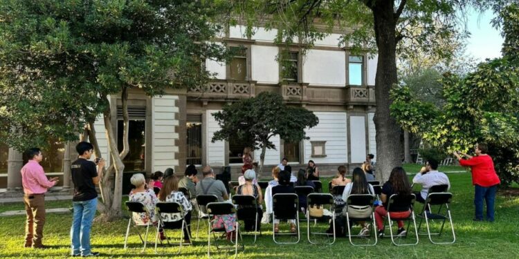 “Versos en el Jardín” llena de poesía el Museo Francisco Cossío