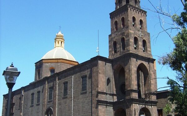 VIDEO | Iglesia pedirá permiso a autoridades para intervenir adoquín frente al Templo de San José