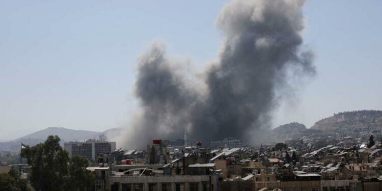 VIDEO | Israel realiza bombardeo sobre Ministerio de Defensa en Siria