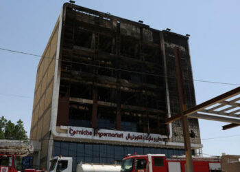 69 personas murieron en incendio masivo en centro comercial de Irak
