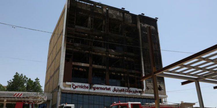 69 personas murieron en incendio masivo en centro comercial de Irak