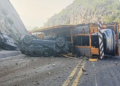 Tráiler nodriza y cisterna se impactan en la Valles Rayón y dispersan vehículos