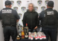 Arrestan a sujeto por sustraer productos de establecimiento comercial