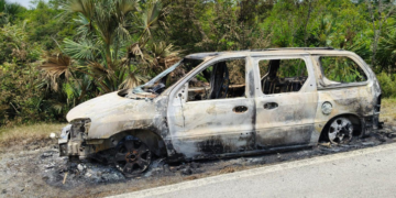 Camioneta sufre daños totales por fuego en la Valles-Mante