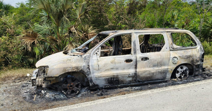 Camioneta sufre daños totales por fuego en la Valles-Mante