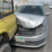 Accidente por choque con vehículo detenido en puente